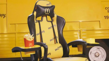 英国麦当劳宣传新汉堡，送特制限量电竞座椅(图1)
